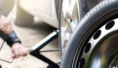 Changing a car tyre