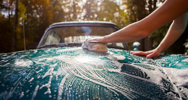 7 helpful tips for washing your car at home